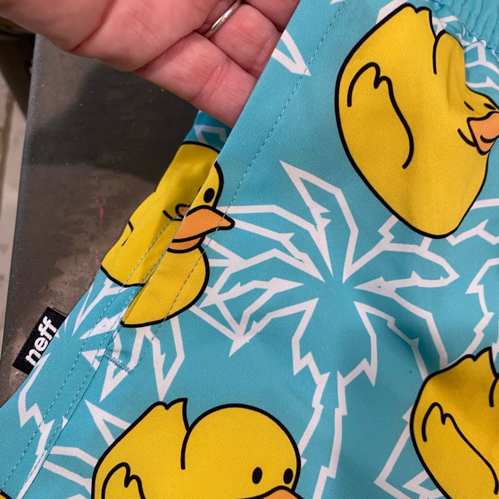 Unisex 🐥board shorts by NEFF! Side pockets and a large pocket in back- see pic! - Picture 4 of 11